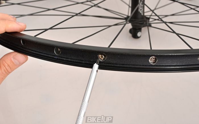 Инструмент для установки ниппеля