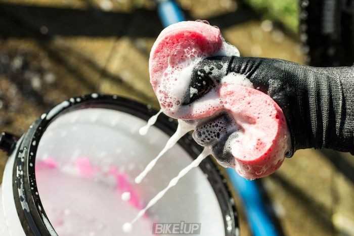 Мочалка Muc-Off Expanding Microcell Sponge