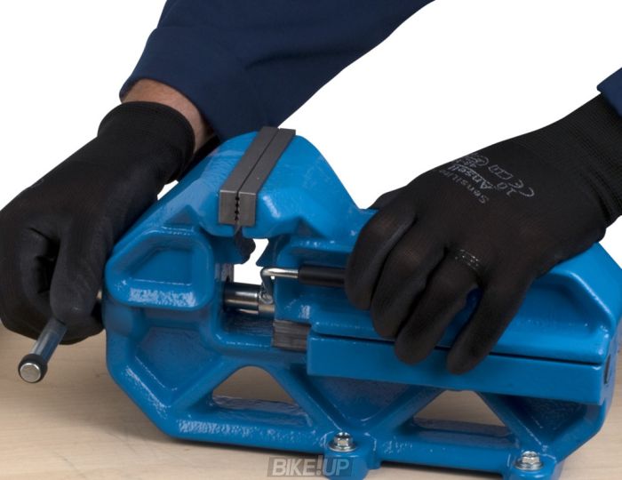 Тиски поворотные IRONGATOR с системой быстрого перемещения 125